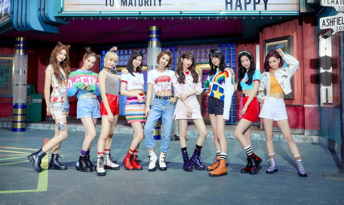 NiziU - nhóm tân binh nhà JYP được ấn định ngày ra album, nhưng bất ngờ hơn là không phải tại Hàn Ảnh 9