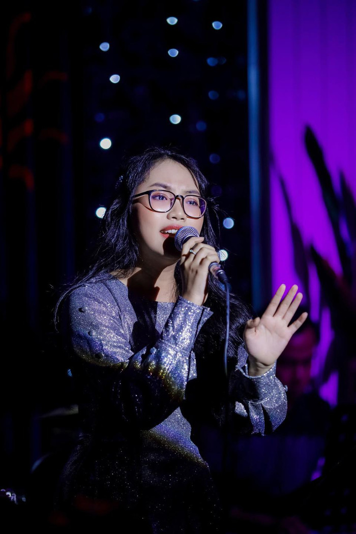 Phương Mỹ Chi 'định bụng' hát tặng danh hài Chí Tài nhưng sao lại bị 'cắt ngang' ngay trên sân khấu thế này? Ảnh 3