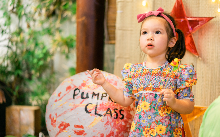 Con gái Hà Anh diện áo dài cực đáng yêu trong dịp lễ Trung thu Ảnh 2