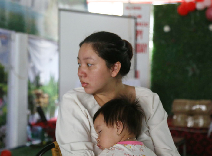 Chính vì Út cùng hai người tự xưng là chồng, bố cô dâu gọi điện đặt cỗ nên gia đình chị Tuyết không mảy may suy nghĩ.