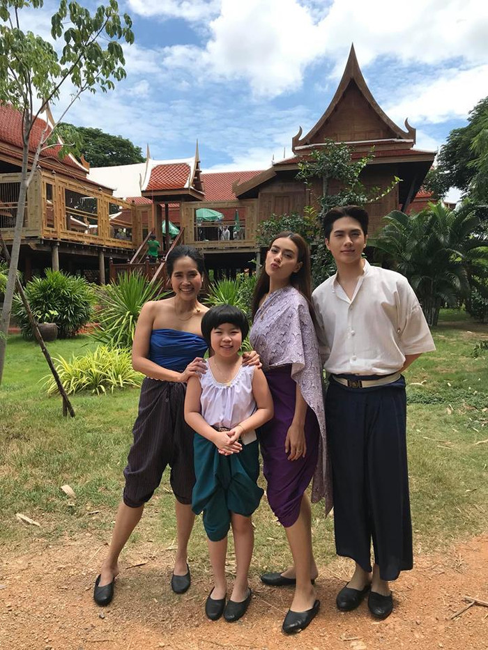 Nam thần Mario Maurer tái hợp bạn diễn Kimmy Kimberley trong phần 2 của siêu phẩm hài 'Thầy lang trúng mánh' Ảnh 7