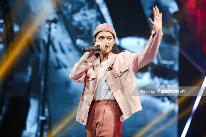 Thy nâng tầm hit 'Buồn thì cứ khóc đi' của Lynk Lee, trình diễn chuyên nghiệp khoe trọn tố chất ngôi sao Ảnh 6