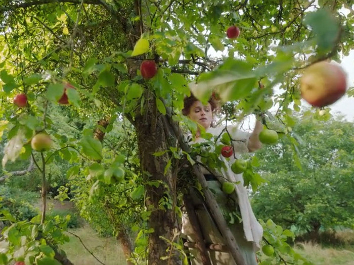 Review phim 'Enola Holmes' (Netflix): Bức tranh rực rỡ nhưng chưa trọn vẹn và thông điệp về nữ quyền Ảnh 13