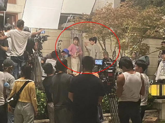 Ảnh hậu trường 'Khúc biến tấu ánh trăng: Đinh Vũ Hề như trở thành 'anh da đen' khi đứng kế Ngu Thư Hân Ảnh 20