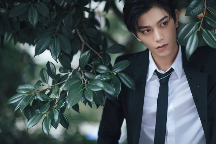 Ảnh hậu trường 'Khúc biến tấu ánh trăng: Đinh Vũ Hề như trở thành 'anh da đen' khi đứng kế Ngu Thư Hân Ảnh 10