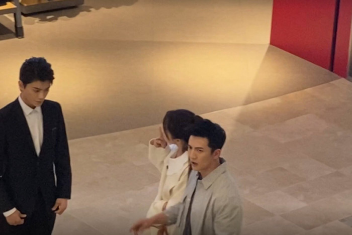 Ảnh hậu trường 'Khúc biến tấu ánh trăng: Đinh Vũ Hề như trở thành 'anh da đen' khi đứng kế Ngu Thư Hân Ảnh 14