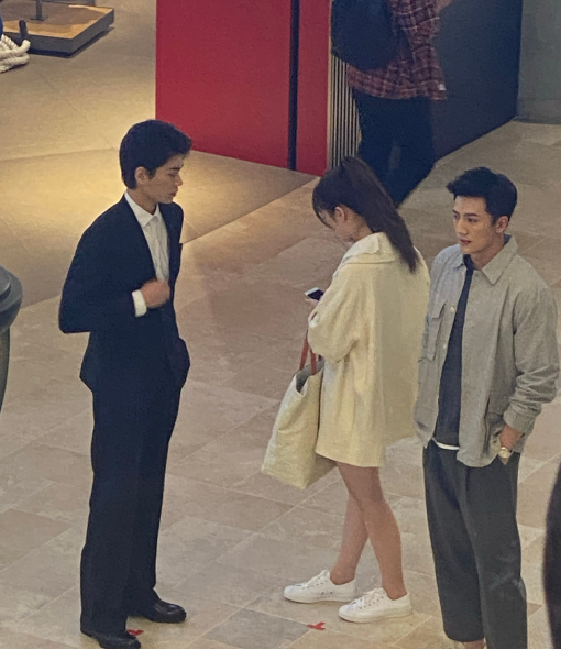 Ảnh hậu trường 'Khúc biến tấu ánh trăng: Đinh Vũ Hề như trở thành 'anh da đen' khi đứng kế Ngu Thư Hân Ảnh 17