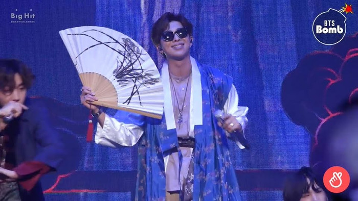 Jimin diện hanbok giá rẻ siêu lung linh - 6 lần BTS lồng lộn trong trang phục truyền thống Ảnh 23