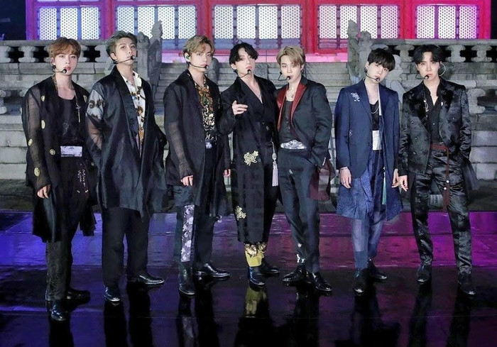 Jimin diện hanbok giá rẻ siêu lung linh - 6 lần BTS lồng lộn trong trang phục truyền thống Ảnh 24