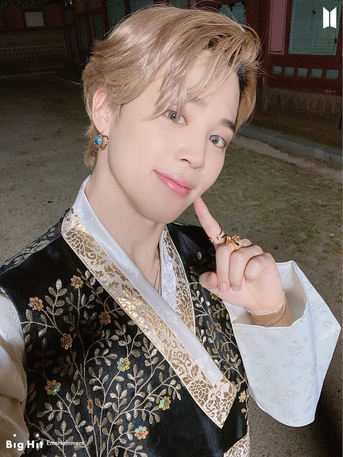Jimin diện hanbok giá rẻ siêu lung linh - 6 lần BTS lồng lộn trong trang phục truyền thống Ảnh 6