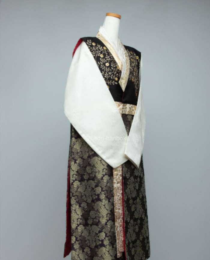 Jimin diện hanbok giá rẻ siêu lung linh - 6 lần BTS lồng lộn trong trang phục truyền thống Ảnh 9