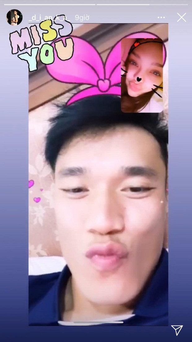 Bùi Tiến Dũng gọi video cho bạn gái Diaka.