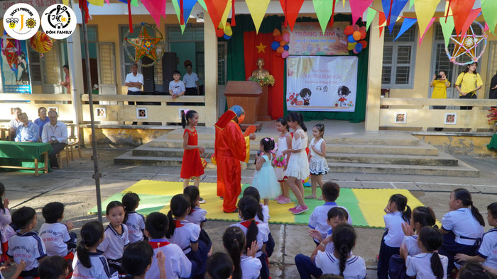 Tự hào quá Đom Đóm ơi: Loạt hình ảnh từ thiện ấm áp của FC Jack, ai nói văn hóa hâm mộ là không văn minh? Ảnh 6