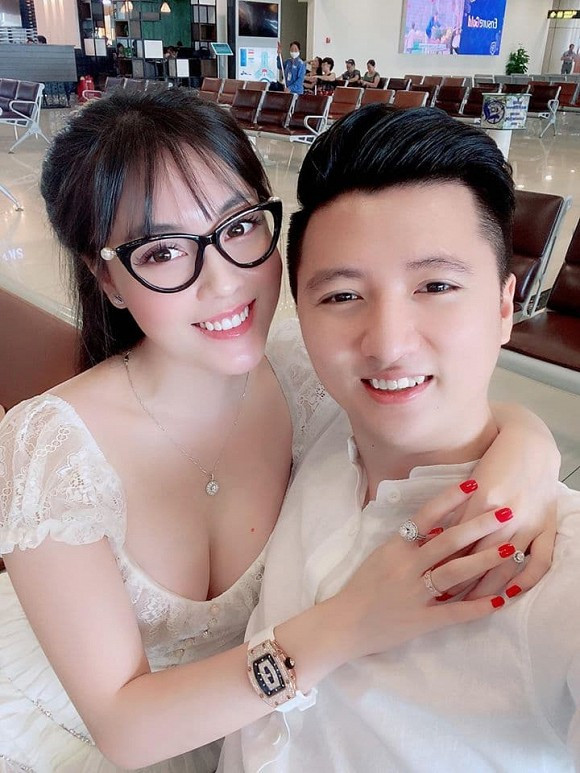 Hậu lùm xùm, Trọng Hưng và Âu Hà My chọn 1 cách sống khác nhau trên mạng xã hội