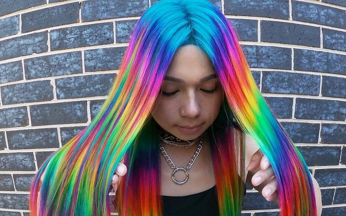 Kỳ lạ salon tóc ở Úc chỉ nhận khách hàng nhuộm tóc màu cầu vồng Ảnh 2