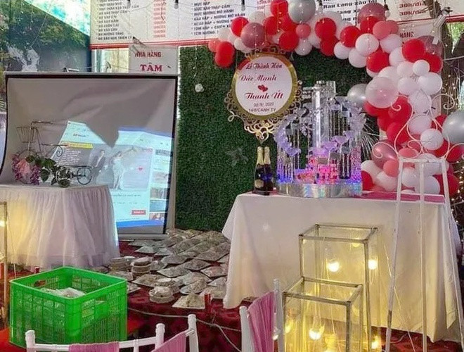 Hình ảnh bên trong tiệc cưới mà Út đã 'bom'.