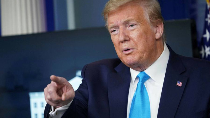 Ông Trump xét nghiệm dương tính với COVID-19 sau khi một cố vấn thân cận của ông mắc virus này. Ảnh: FT