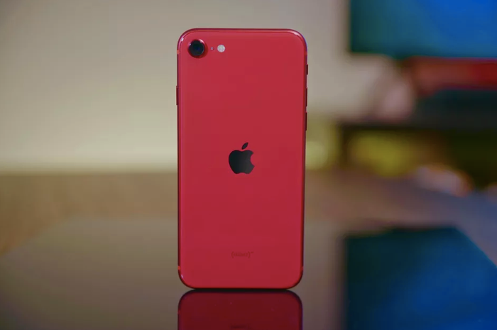 iPhone SE có thể sẽ không được làm mới cho tới tận năm 2022. Ảnh: CNET