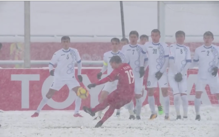 'Cầu vồng trong tuyết” của Quang Hải được so sánh với đường cong thương hiệu Beckham Ảnh 2