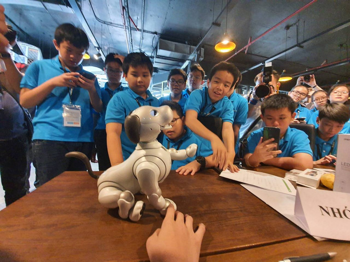 Nhiều ông lớn công nghệ nỗ lực ứng phó và xoa dịu đại dịch COVID-19 Ảnh 2