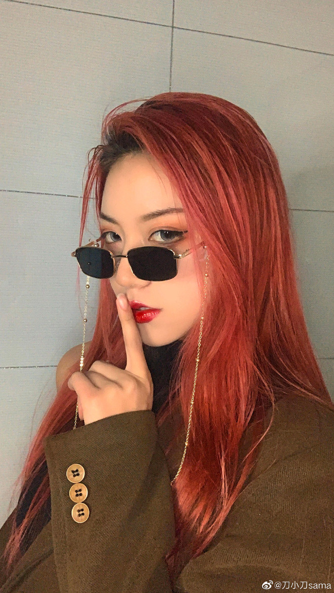 'Thánh hất tóc' triệu follow bất ngờ lộ ảnh ngoài đời thật, dân tình chia thành '2 phe' tranh cãi Ảnh 4