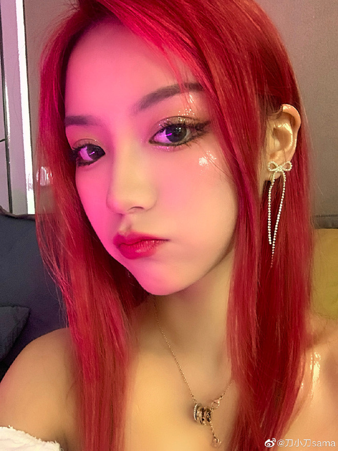 'Thánh hất tóc' triệu follow bất ngờ lộ ảnh ngoài đời thật, dân tình chia thành '2 phe' tranh cãi Ảnh 8