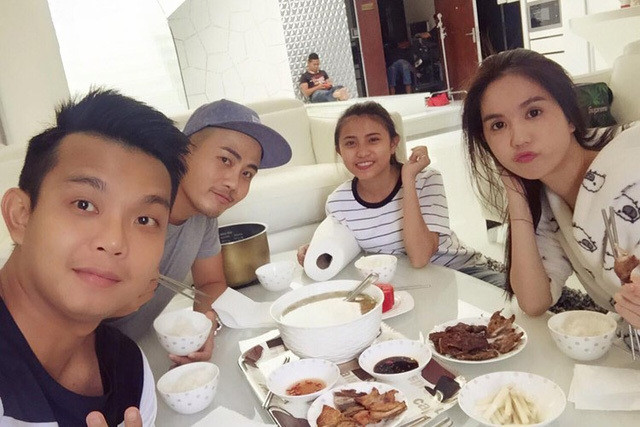 Ngọc Trinh còn đãi bạn bè món ăn khoái khẩu