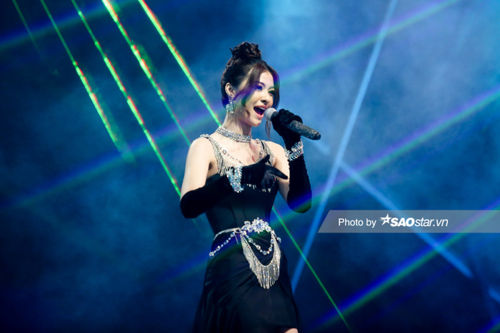 Á hậu Kiều Loan chứng minh mình không phải là 'bình hoa di động' khi có màn trình diễn xuất sắc trong tập 9 King Of Rap vừa qua 