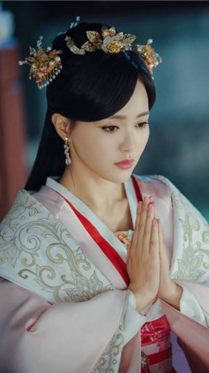 Đường Yên: Rất nhiều người tò mò không biết khi Đường Yên trong tạo hình nhà Thanh sẽ như thế nào.