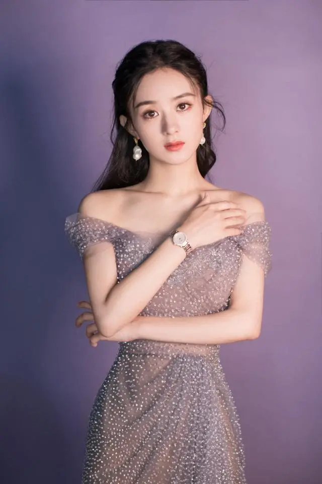 Stylist riêng của Triệu Lệ Dĩnh like bài viết ám chỉ nữ diễn viên thua kém Dương Mịch về mọi mặt Ảnh 1