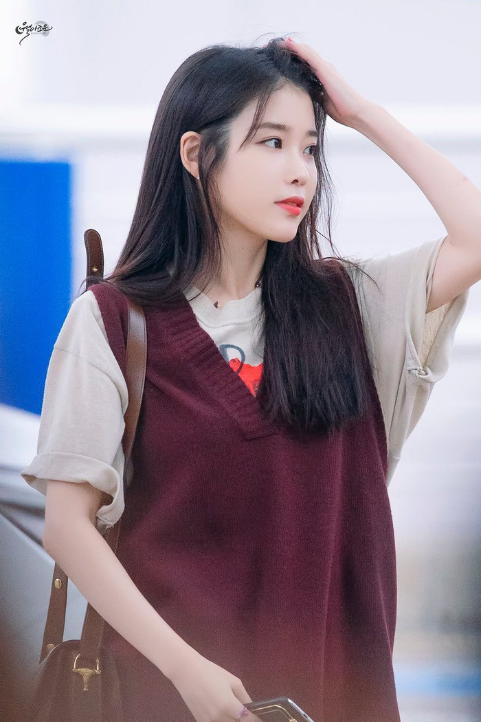 IU.