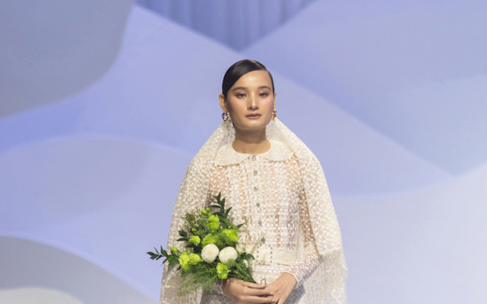 Lê Thuý trở lại sàn catwalk sau 2 năm vắng bóng, khán giả ngây ngất vì độ đẹp thăng cấp Ảnh 2