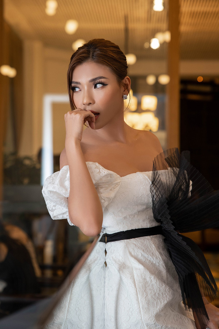 Thúy Diễm ngượng ngùng hạnh phúc khi được ông xã Lương Thế Thành quỳ gối bóp chân trong sự kiện Ảnh 3