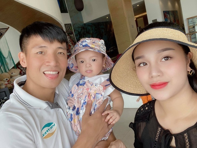 Bùi Tiến Dũng là 1 ông chồng, người cha chuẩn mực của bà xã Khánh Linh và con gái Sushi