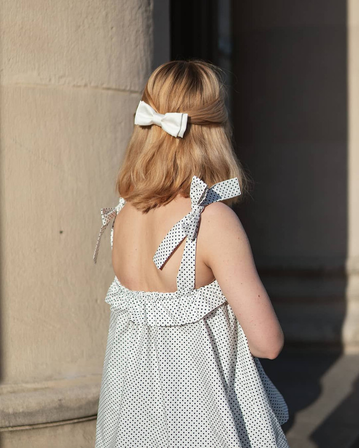 Đeo nơ vải lên tóc là cách nhanh nhất để biến thành tiểu thư trong nắng thu