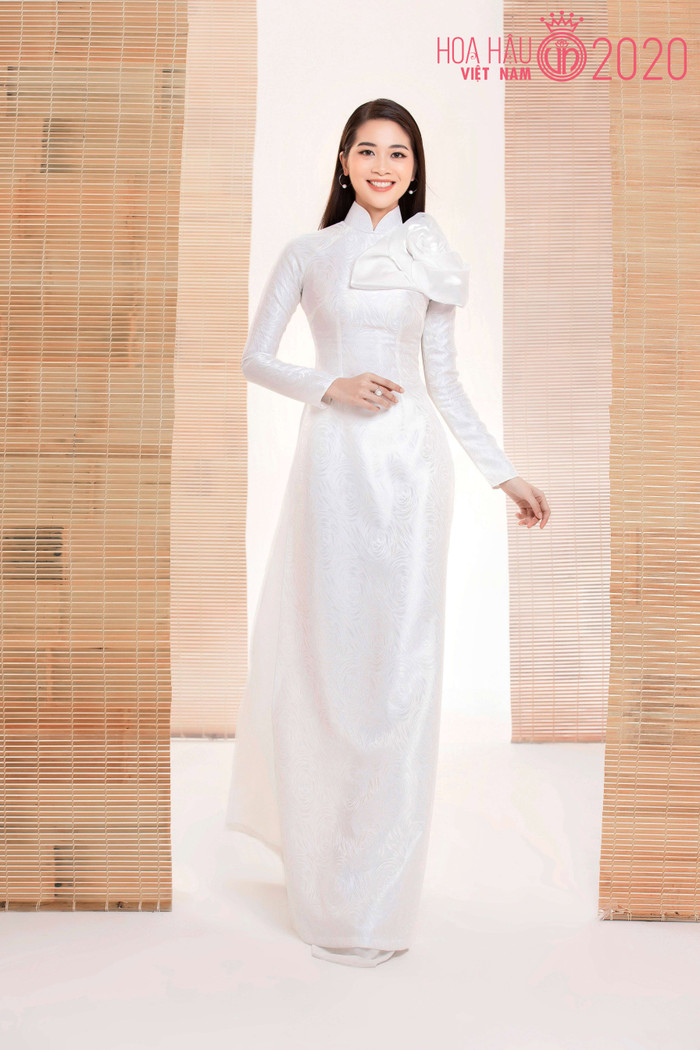 Mê mẩn ngắm nhan sắc Top 60 Hoa hậu Việt Nam 2020 diện áo dài trắng tinh khôi Ảnh 25