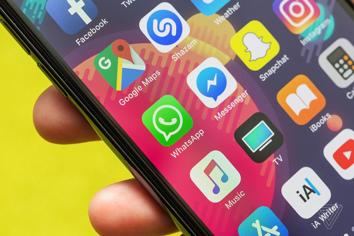 Việc sở hữu cùng lúc nhiều nền tảng lớn khiến Facebook đứng trước những quan ngại về độc quyền. Ảnh: The Verge