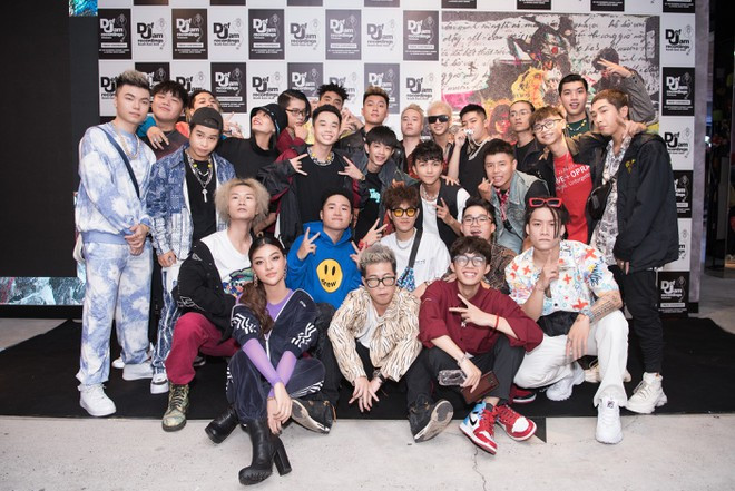 RichChoi cũng góp mặt trong buổi họp báo ra mắt MV của Obito.