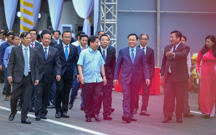 Tới dự lễ thông xe có Bộ trưởng Bộ Giao thông Vận tải Nguyễn Văn Thể, Bí thư Thành uỷ Hà Nội Vương Đình Huệ, Chủ tịch UBND TP Hà Nội Chu Ngọc Anh cùng nhiều lãnh đạo Bộ, ban ngành.