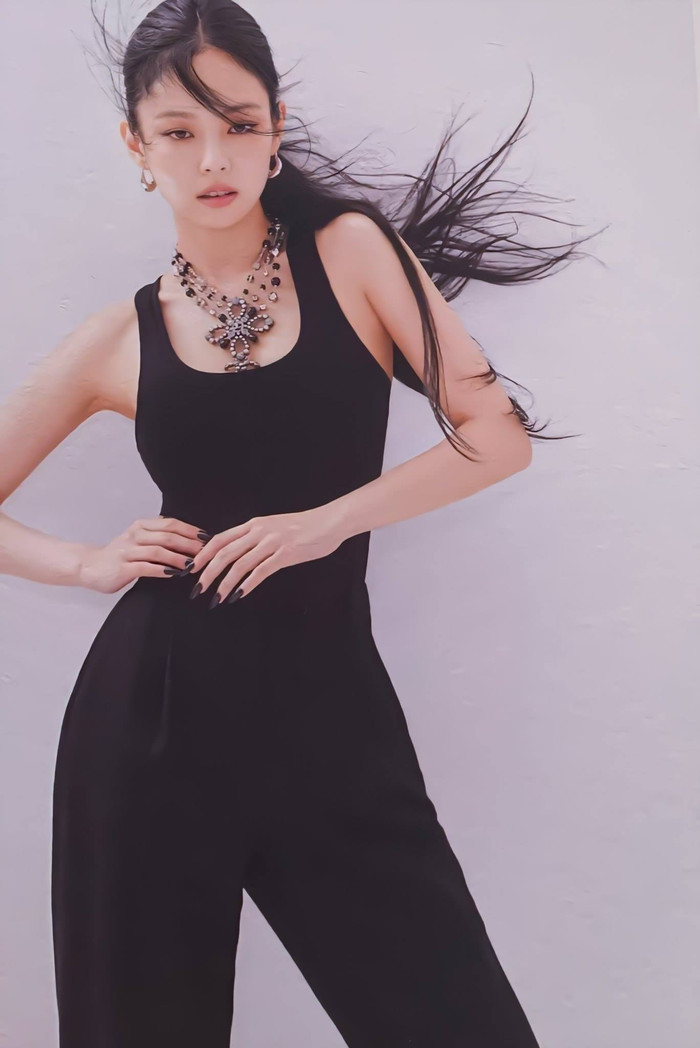Jennie Black Pink cứ diện trang phục kín đáo thế này thì các fans Hàn lại thích