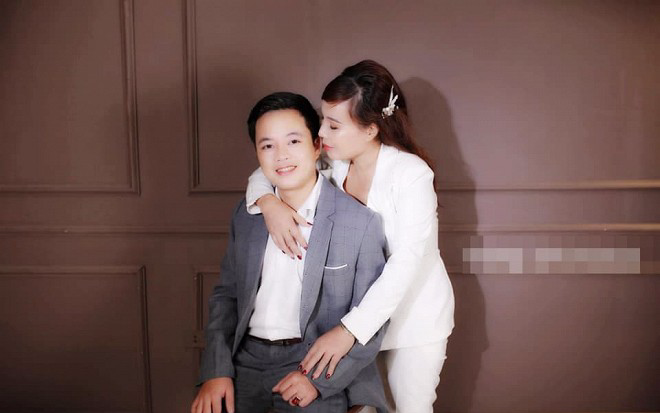 Cô dâu Cao Bằng đăng ảnh ôm ấp chồng tình cảm nhưng nhan sắc mới là điều gây chú ý Ảnh 2