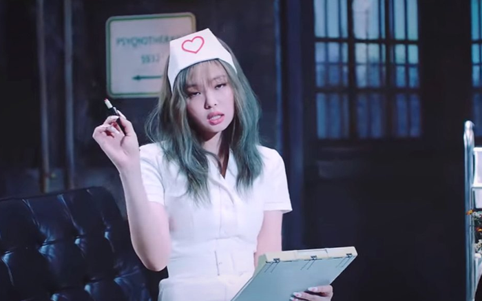 YG ngụy biện về cảnh 'khiêu dâm' trong trang phục y tá của Jennie (Blackpink): Knet nóng máu phẫn nộ! Ảnh 2
