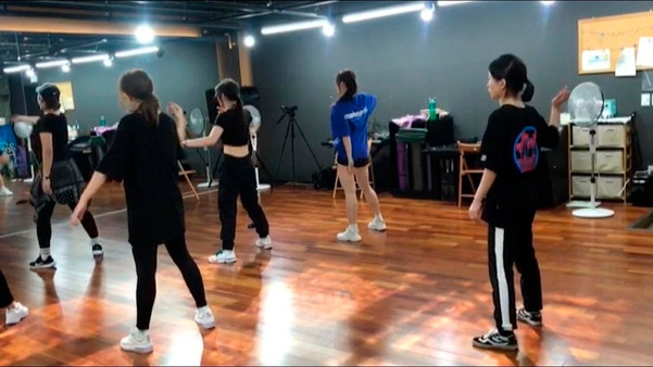 Giới trẻ 'chết dần' với giấc mơ idol Kpop: Nợ 12 tỷ, bị quấy rối tình dục và bước vào con đường mại dâm! Ảnh 15