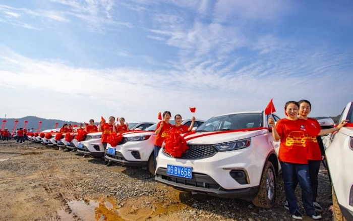 Công ty Trung Quốc 'chơi trội' tặng nhân viên hơn 4.000 chiếc ô tô Ảnh 2