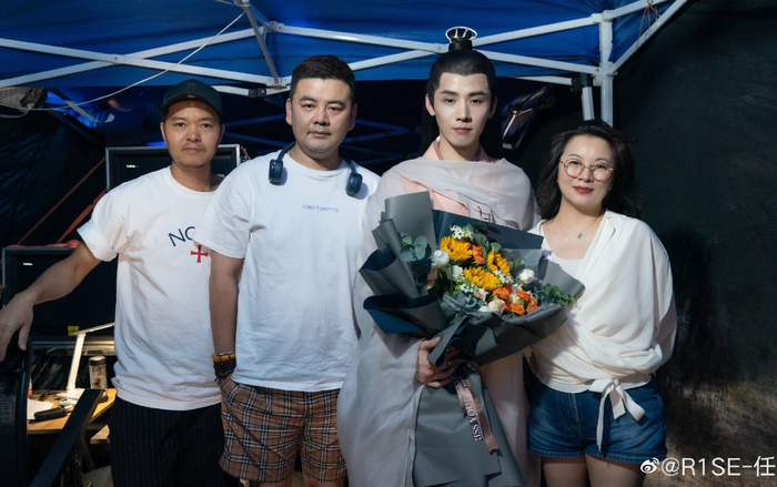 Không hợp tạo hình cổ trang, thành viên R1SE từ trai đẹp thành 'trai xấu' Ảnh 2