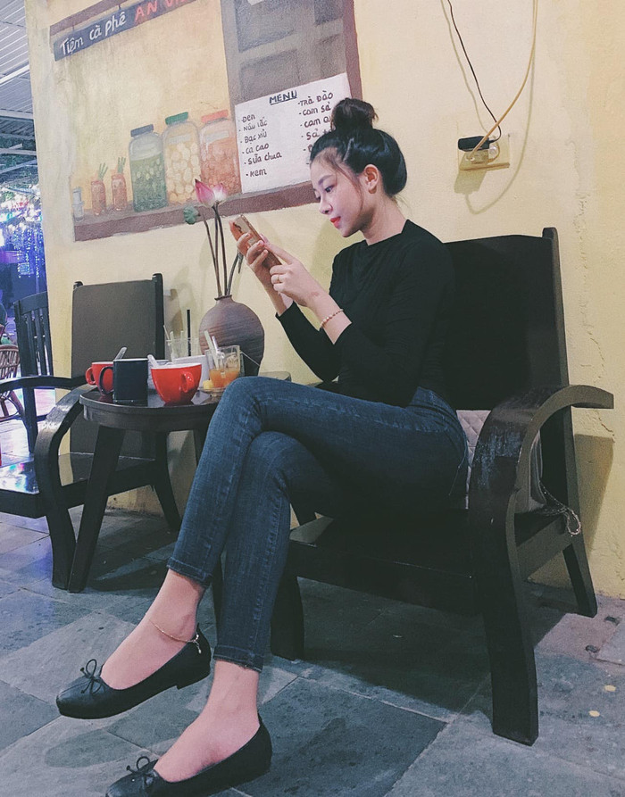 Hết thời gian ở cữ, Nhật Linh chăm chỉ khoe ảnh trên trang cá nhân