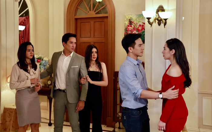 Tập 1 'Chiêu trò lừa gạt': Pope - Bella không làm khán giả thất vọng, khởi đầu tỷ suất lượt xem rất cao, dẫn đầu top trending trên twitter Thái Lan Ảnh 2