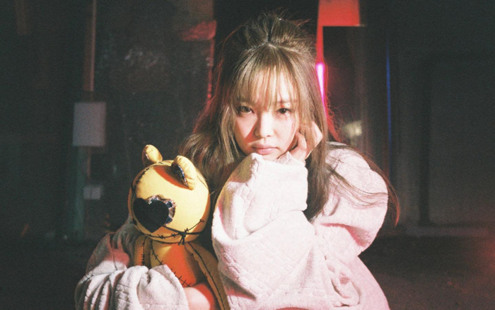 Jennie với trang phục y tá trong Lovesick Girls: 'Lệch lạc hình tượng' hay chỉ là tiêu chuẩn kép mà BlackPink phải chịu? Ảnh 2