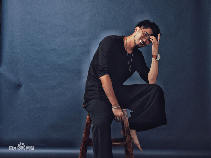 Tiêu công tử khác hẳn với vẻ lầy lội trong clip