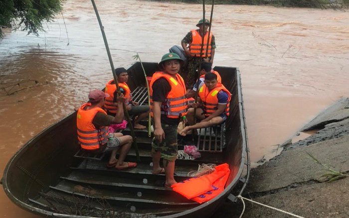 Đi qua đập tràn để về nhà, hai cha con ở Gia Lai bị lũ cuốn mất tích Ảnh 2